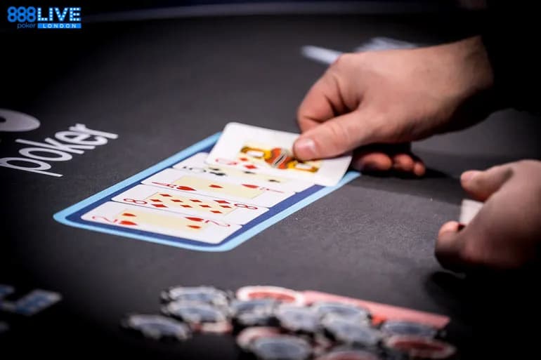 Una mano di poker